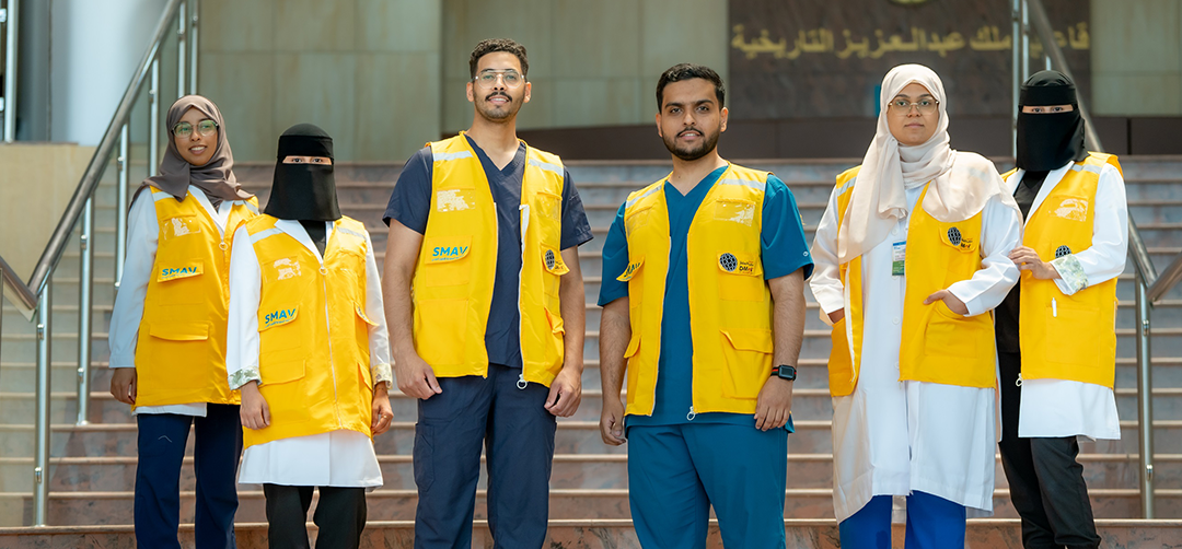 طلبة الطب بجامعة الخليج العربي يشاركون في خدمة حجاج بيت الله الحرام ضمن الفرق الطبية التطوعية