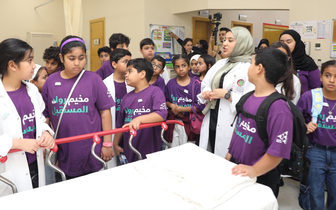المشاركون في النسخة الثالثة من مخيم «روّاد المستقبل» يخضون تجربة ميدانية مميزة في المركز الطبي الجامعي