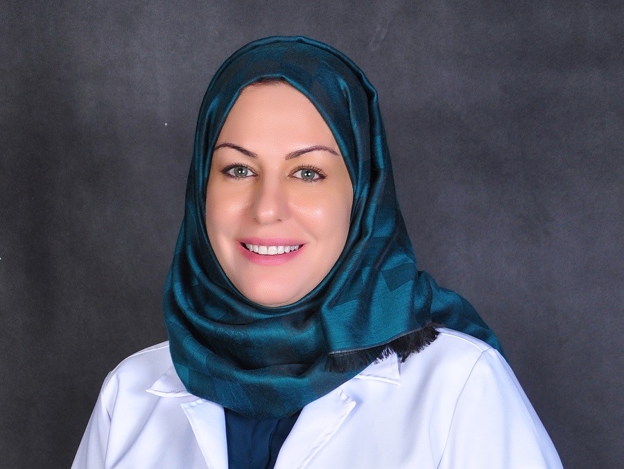 الدكتورة ندى اليوسف تؤكد لصحيفة أخبار الخليج ضرورة فحص النظر بانتظام من سن ثلاث سنوات لتفادي كسل العين وأي مشاكل أخرى في الإبصار