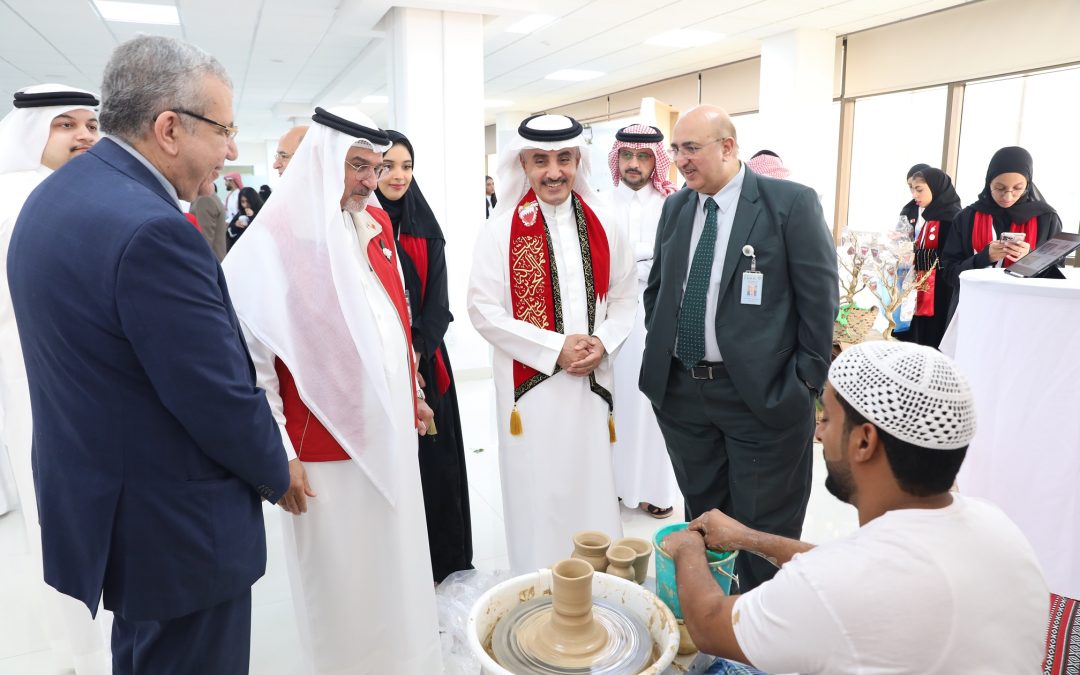 آل فهيد:  جامعة الخليج العربي إحدى أقدم وأبرز مشاريع التعاون الخليجي في مجال التعليم طلبة جامعة الخليج العربي يحتفلون باليوم الوطني البحريني وسط أجواء خليجية