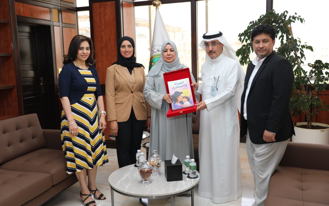 Bahraini Diabetes Society Presents the Arabian Gulf University President with a Copy of the “Women and Diabetes” Book