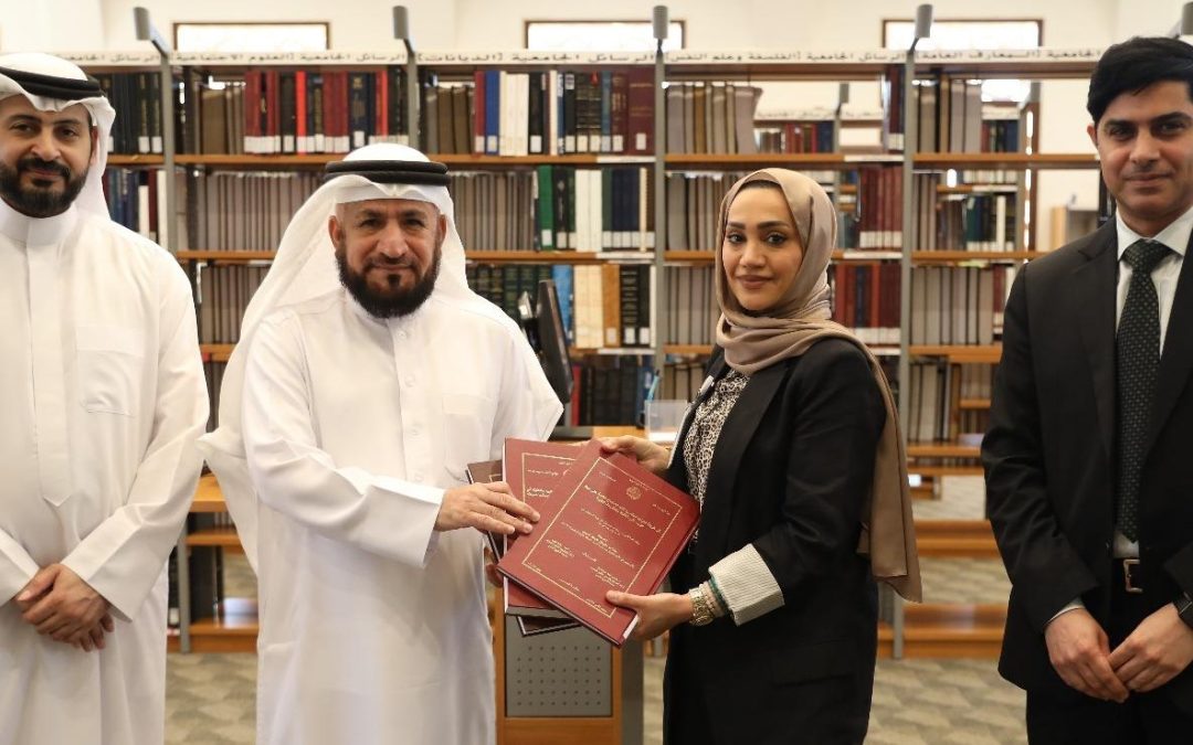 مكتبة جامعة الخليج العربي تُهدي المكتبة الوطنية بمركز عيسى الثقافي 1329 رسالة وأطروحة دعماً للبحث العلمي