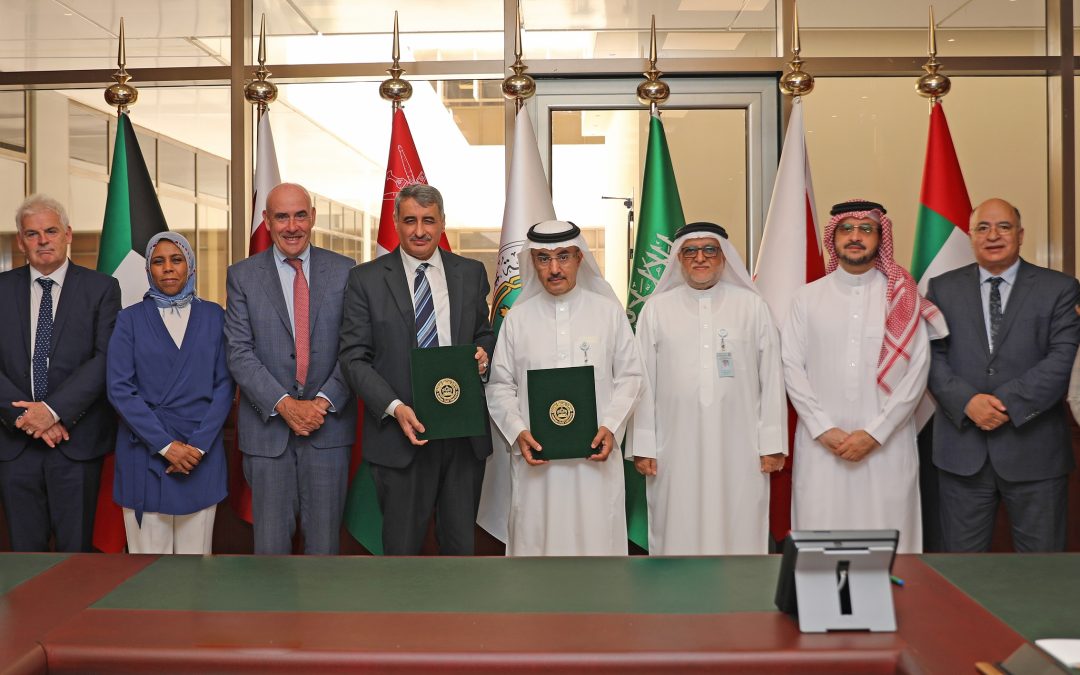 جامعة الخليج العربي توقّع مذكرة تفاهم مع الكلية الملكية للجراحين في أيرلندا – جامعة البحرين الطبية لتعزيز التعاون الأكاديمي والبحثي