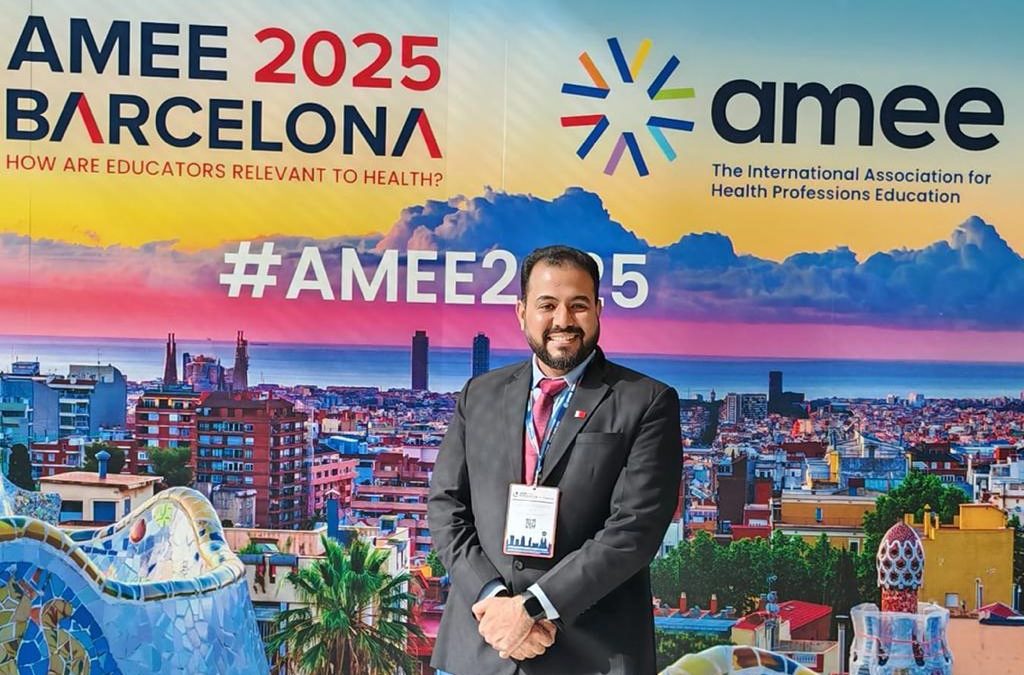 الدكتور عبدالله اسماعيل يناقش تحديات اللغة في أخذ الموافقة المستنيرة من المرضى في مؤتمر AMEE 2025 المنعقد في برشلونة