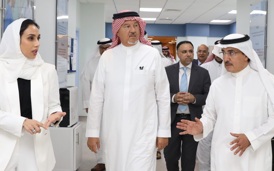صاحب السمو الملكي الامير عمرو بن محمد الفيصل رئيس مجلس ادارة بنك الاثمار يبحث مع معالي رئيس جامعة الخليج العربي سبل تعزيز التعاون