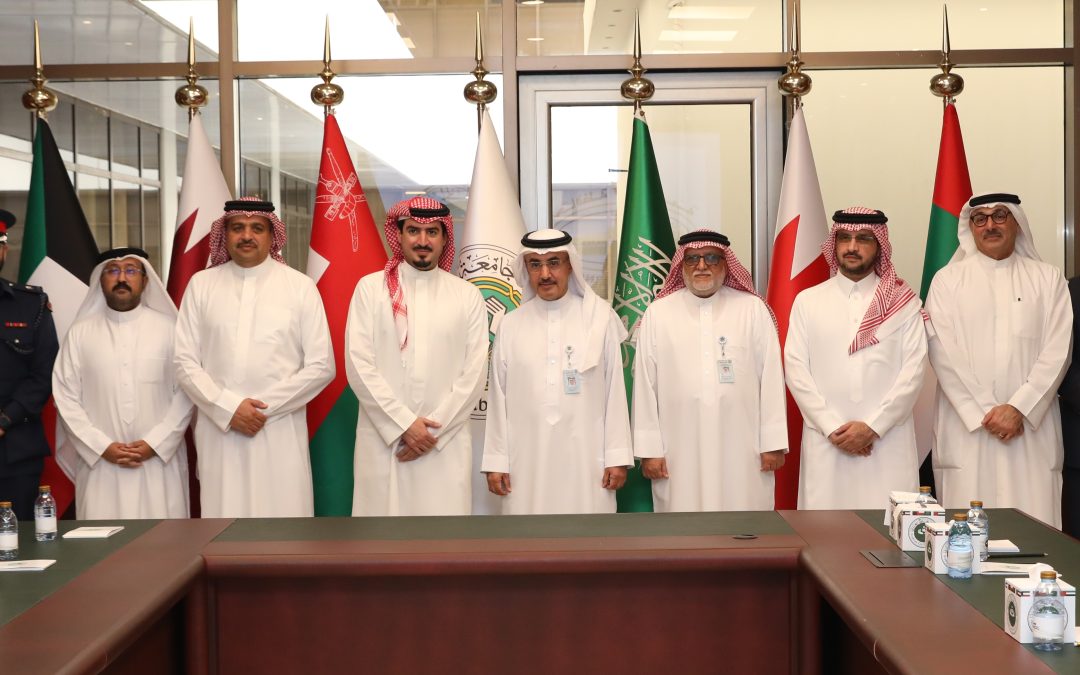 اطلع على التطور الكبير في التعليم الطبي .. محافظ العاصمة يبحث مع جامعة الخليج العربي التعاون في المبادرات الصحية والمجتمعية