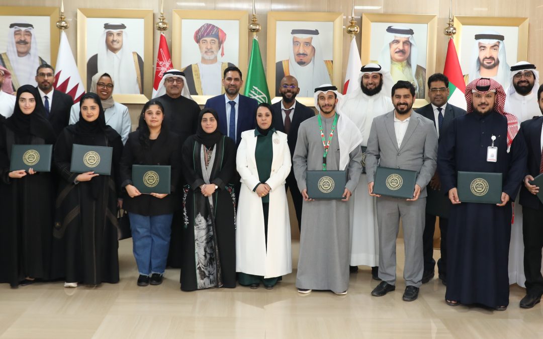 جامعة الخليج العربي بالتعاون مع المجلس الأعلى للبيئة تختتم برنامج “هيدرولوجيا المياه الجوفية وإدارتها في مملكة البحرين”