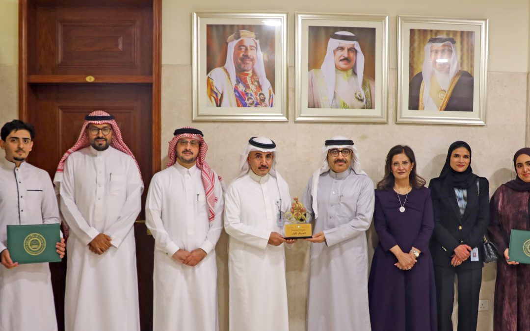 وزير التربية والتعليم يستقبل رئيس جامعة الخليج العربي وطلبة التمريض الفائزين بالمركز الأول في “أولمبياد التمريض”