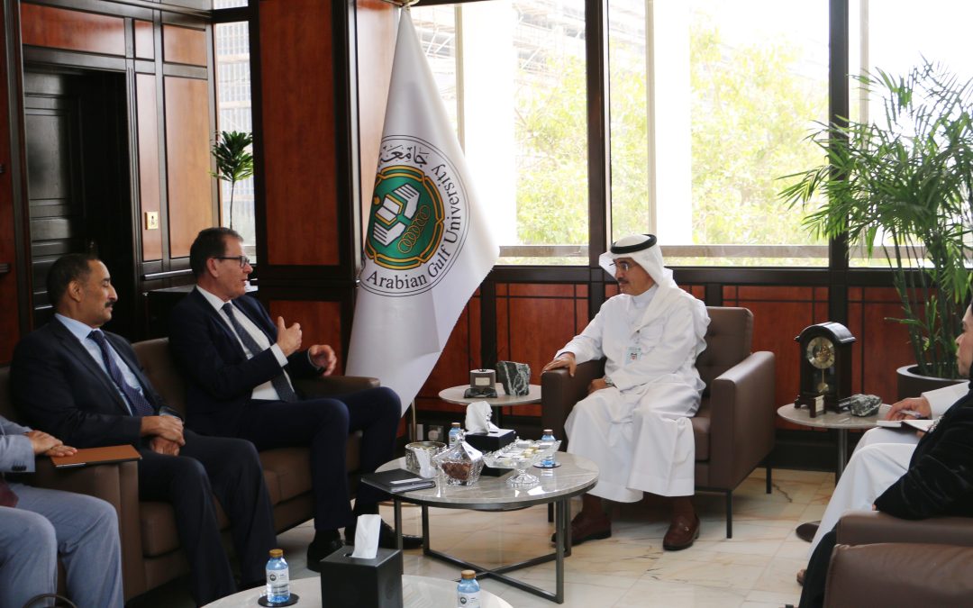 رئيس جامعة الخليج العربي يلتقي المدير العام لمنظمة الأمم المتحدة للتنمية الصناعية (اليونيدو)