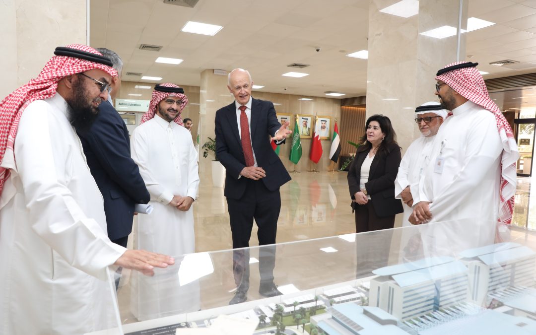 جامعة الخليج العربي والكلية الملكية للجراحين في أيرلندا تبحثان سبل تعميق وتعزيز التعاون الأكاديمي في المجال الطبي