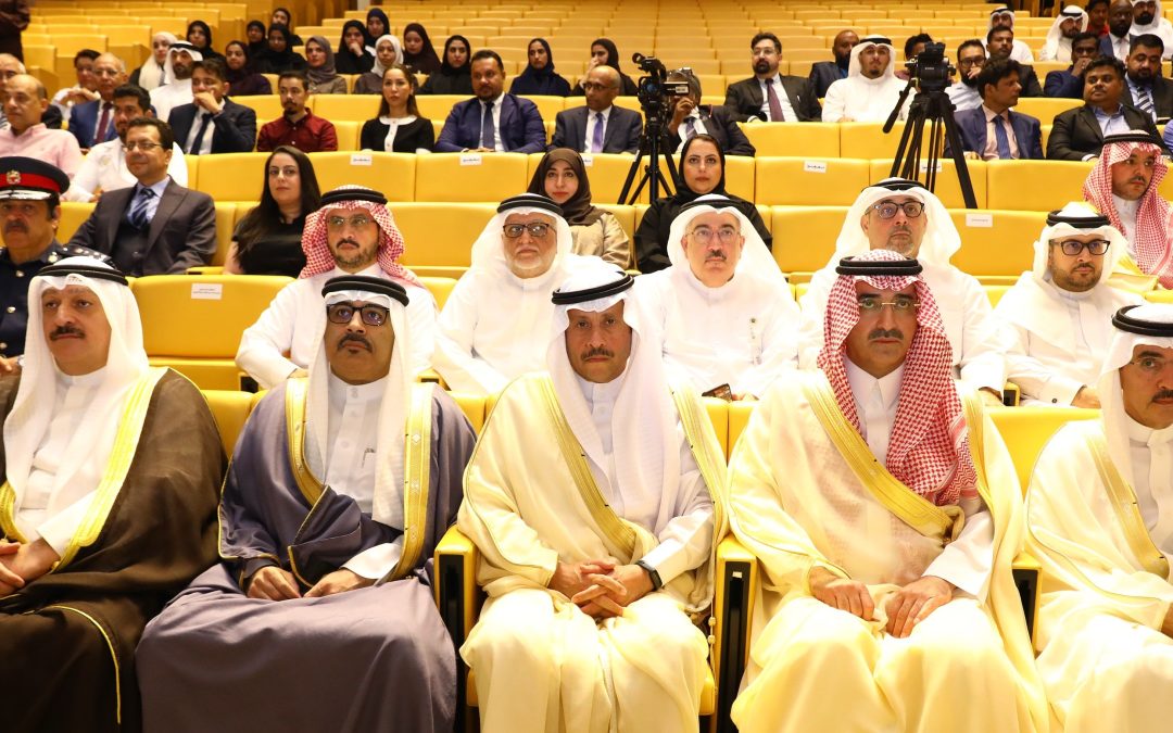 جامعة الخليج العربي توقّع عقود مشاريع إستراتيجية لاستكمال المدينة الطبية وتنفيذ مشاريع تطويرية في مرافق الجامعة