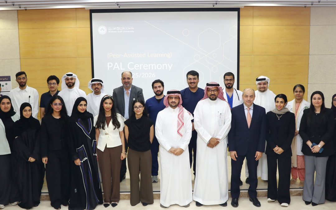 150 طالبًا وطالبة في الطب والتمريض يستفيدون من برنامج تعليم الأقران
