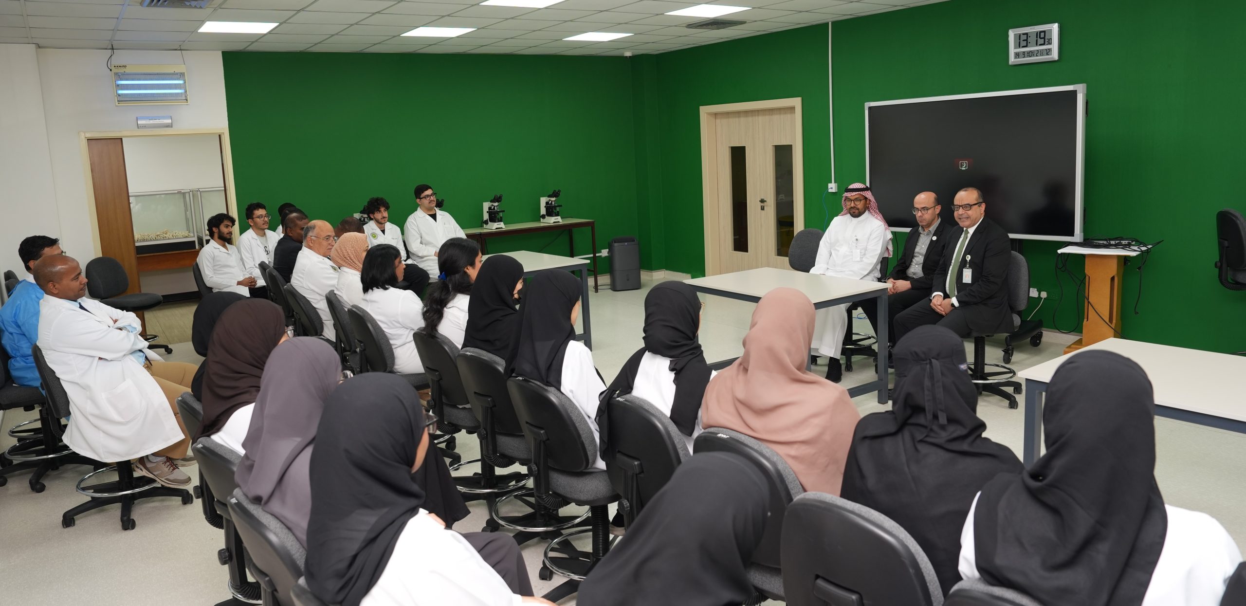 جامعة الخليج العربي تطلق الدورة التدريبية الرابعة للتشريح الجراحي لطلبة السنة الرابعة في برنامج دكتور في الطب