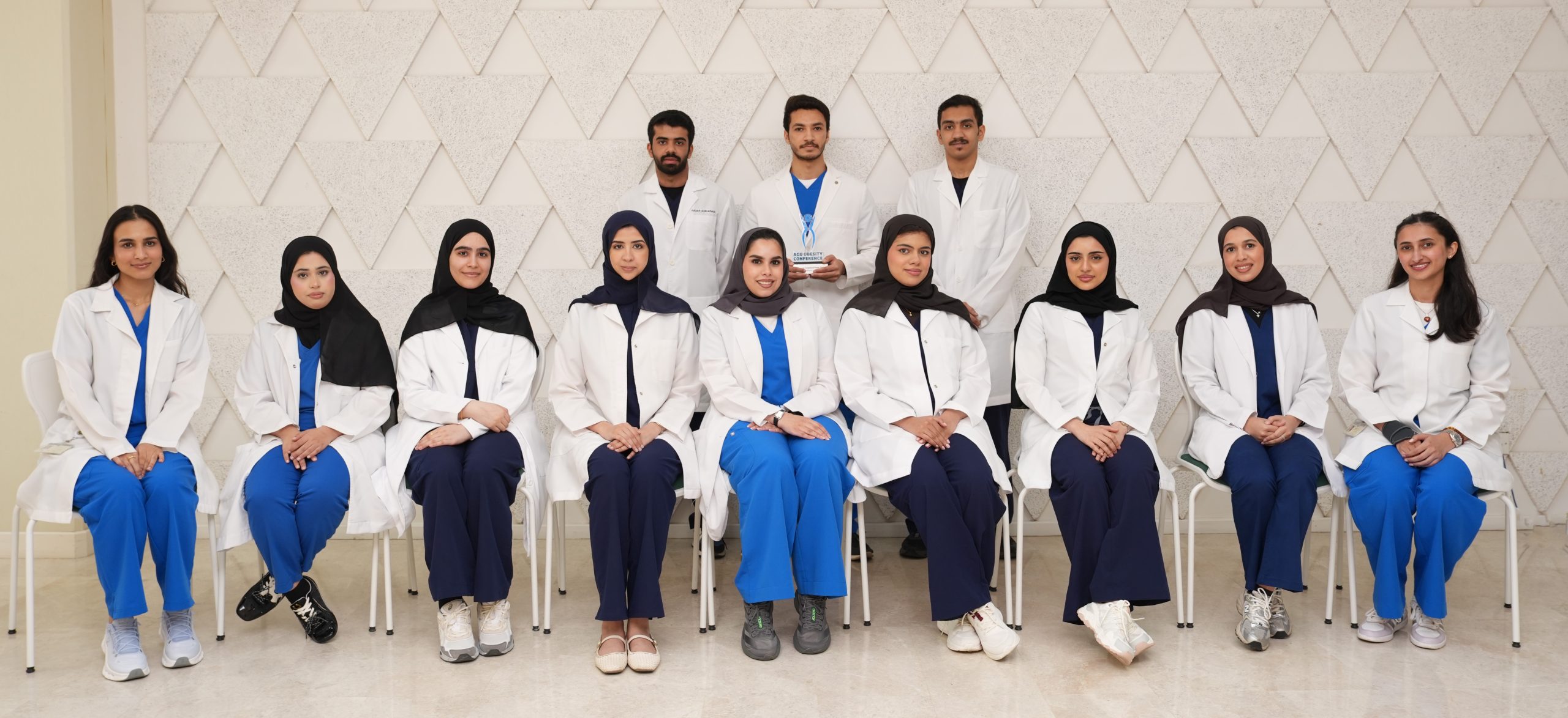 فريق طلابي من جامعة الخليج العربي ينشر دراسة في مجلة عالمية حول الثقافة الغذائية وعلاقتها بضبط سكر الدم والسمنة لدى مرضى السكري من النوع الثاني في البحرين
