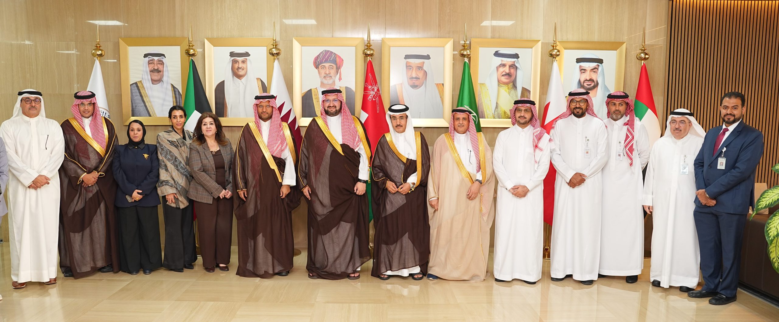 صاحب السمو الملكي الأمير عبدالعزيز بن طلال يزور جامعة الخليج العربي ويشيد بدورها في بناء الكفاءات الخليجية .. سموه: الجامعة ثمرة رؤية القادة المؤسسين لمجلس التعاون للاستثمار في الإنسان الخليجي وإعداد أجيال تقود التنمية وتصنع المستقبل